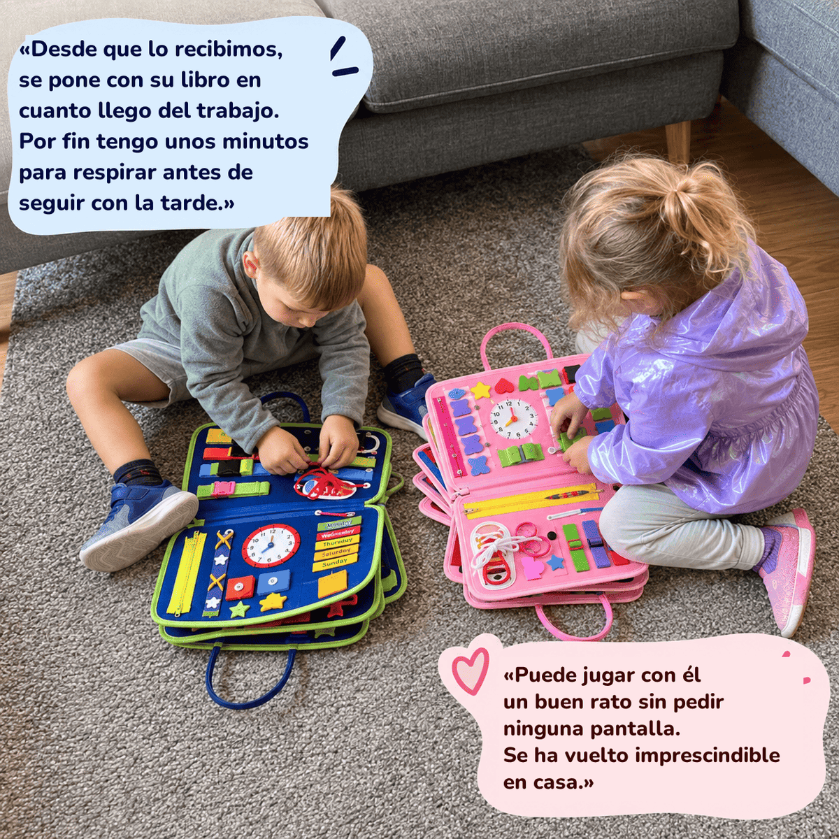 Dos niños jugando con el libro Mi Peque